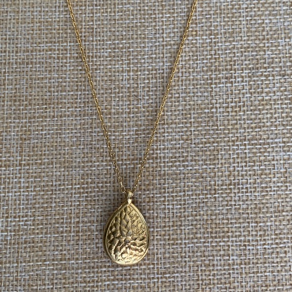 Reversible necklace with gold tone side and purple gem side. - Picture 3 of 5